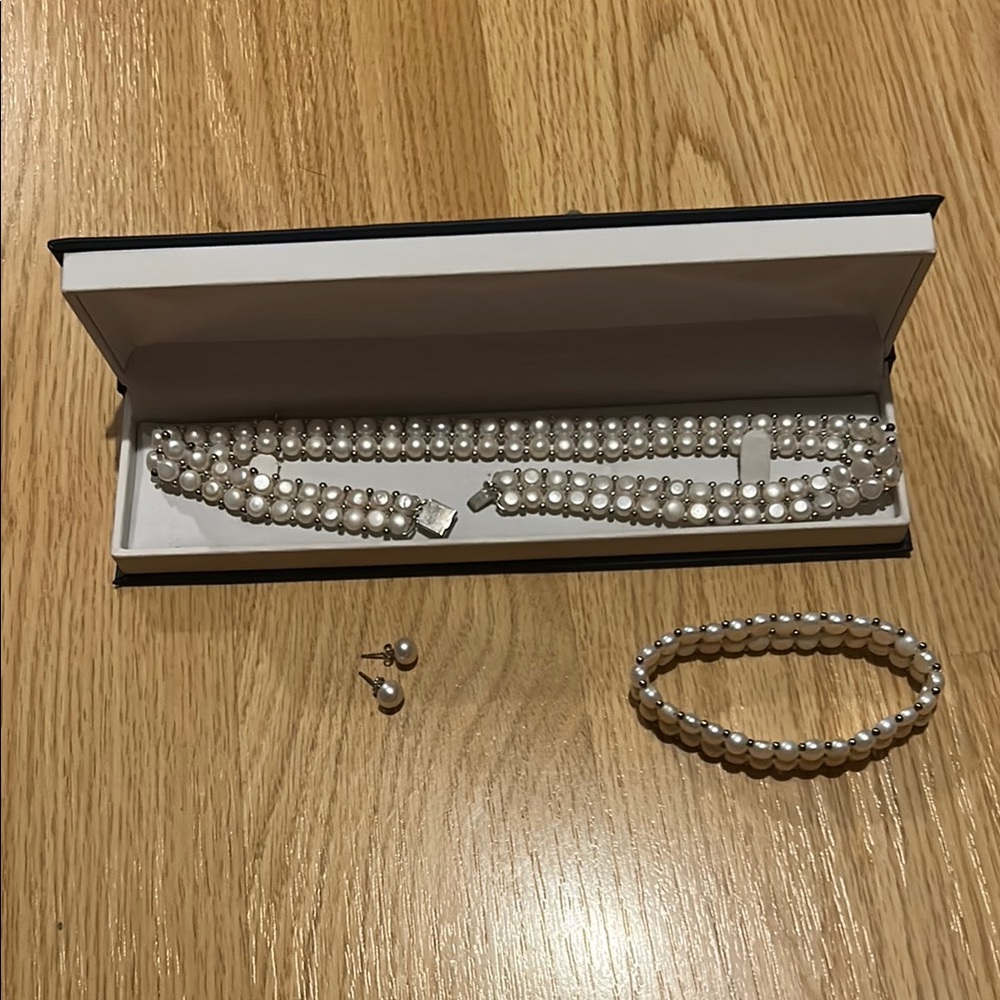 Elegant Pearl Jewelry Set